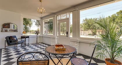 Heart of Historic Dtwn Eustis! MCM-Inspired Home