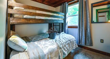 Appalachian Cabin Haven! Gateway to Lake Linville!