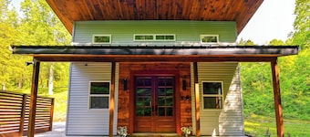 Appalachian Cabin Haven! Gateway to Lake Linville!
