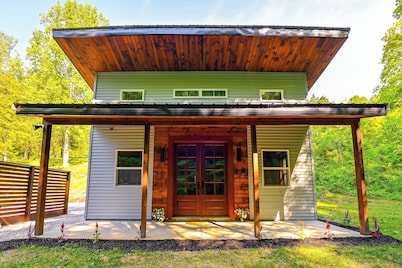 Appalachian Cabin Haven! Gateway to Lake Linville!