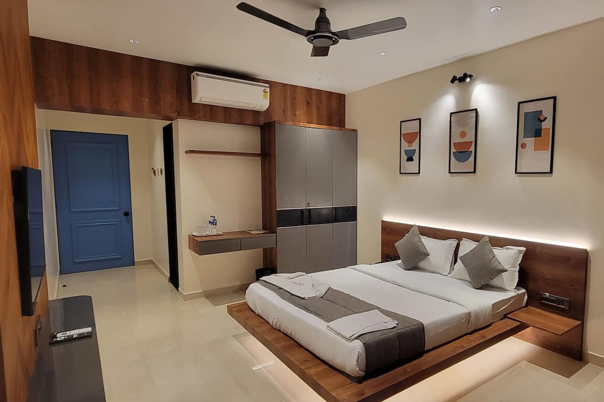 Luxury Suite, Pool View | Free WiFi