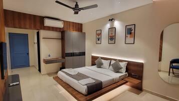 Luxury Suite, Pool View | Wi-fi percuma