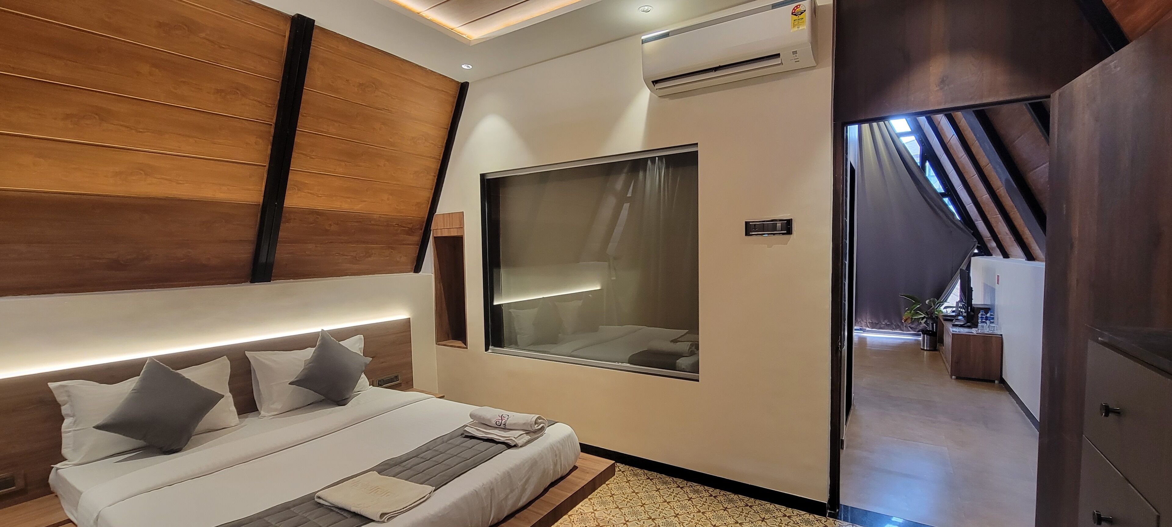 Superior Villa, Balcony, Pool View | Free WiFi