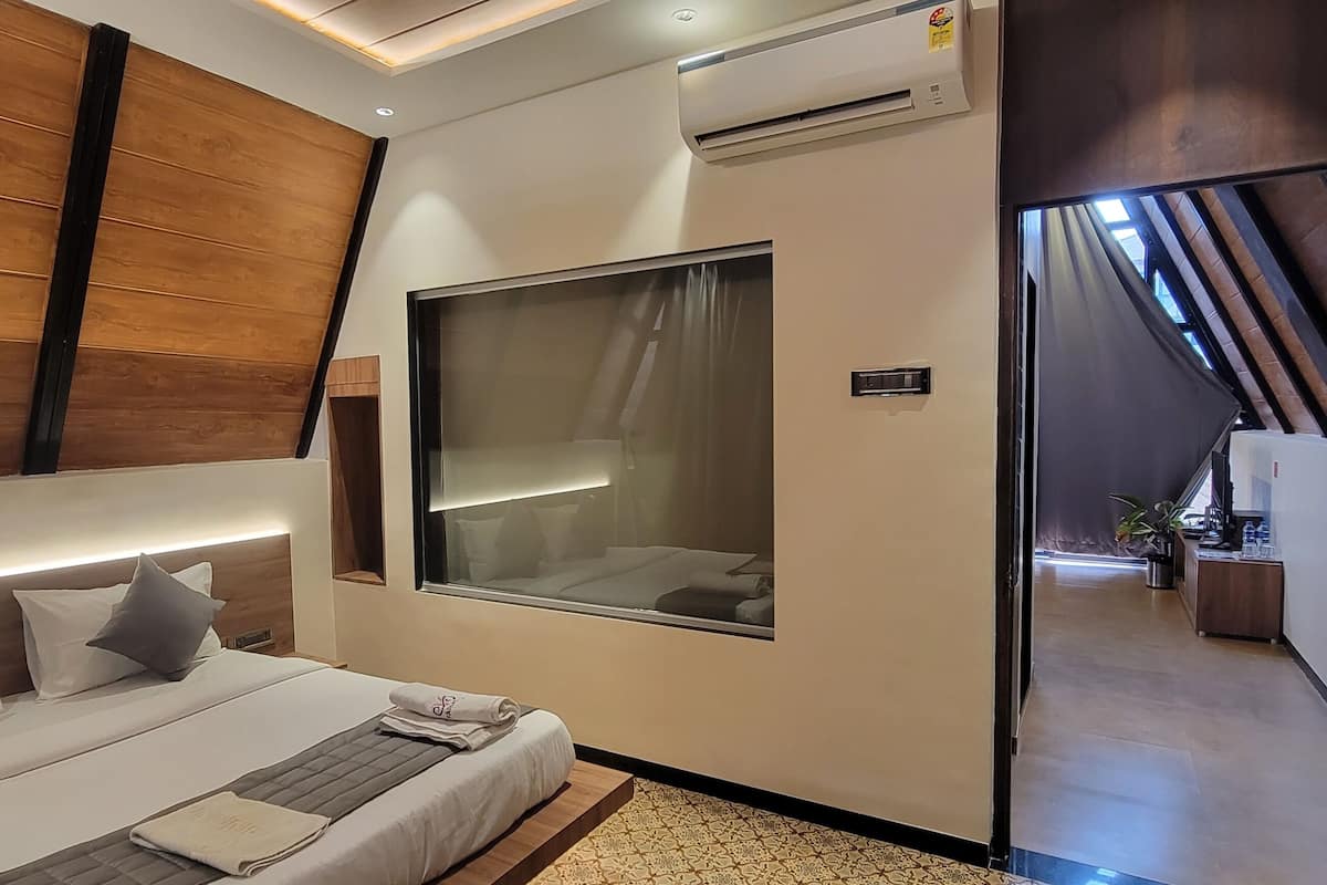 Superior Villa, Balcony, Pool View | Free WiFi