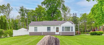 Metro Detroit Home Base w/ Yard, Pets Welcome!