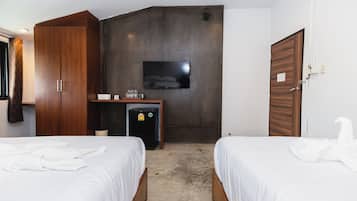 Triple Room, City View | Free WiFi
