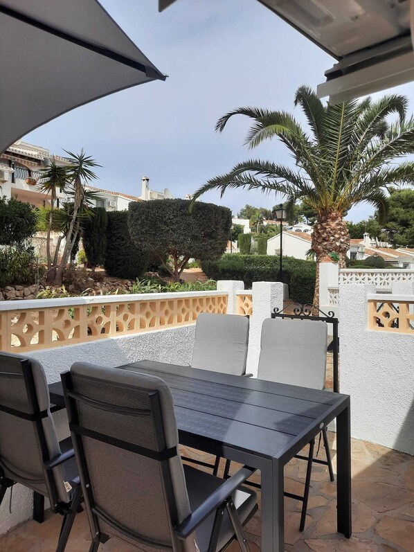 Outdoor dining - Casa Julia!!! Completely renovated vacation home in a well-kept resort (Teulada)