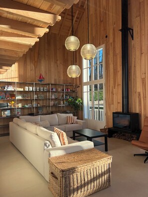 Living area - Vrbo Property (Arromanches-les-Bains)
