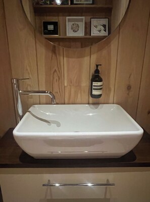Bathroom - Vrbo Property (Arromanches-les-Bains)