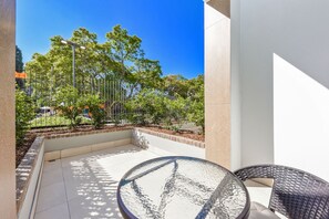 Outdoor dining - The Urban Balcony (Johannesburg)