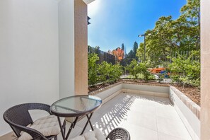 Outdoor dining - The Urban Balcony (Johannesburg)
