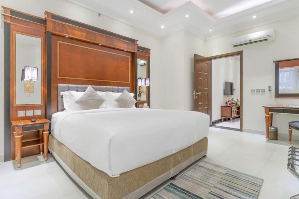 In-room safe, soundproofing, iron/ironing board, free WiFi