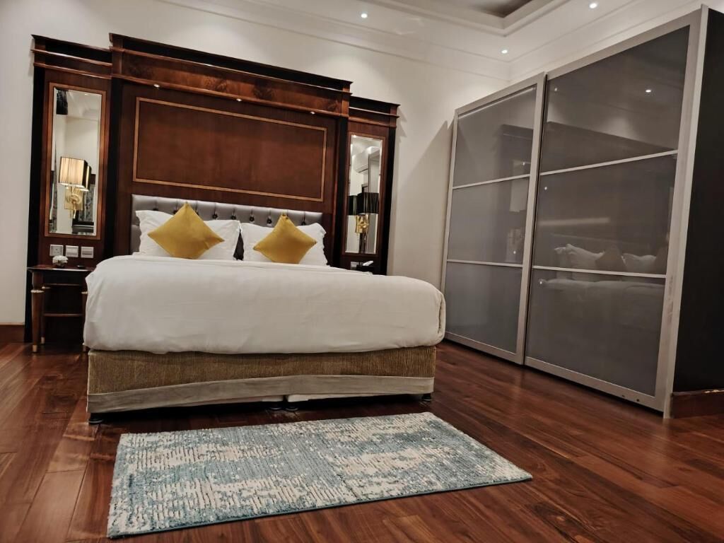 In-room safe, soundproofing, iron/ironing board, free WiFi
