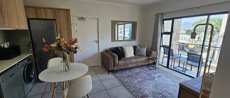 Apartment, 1 Bedroom, Patio | Living room