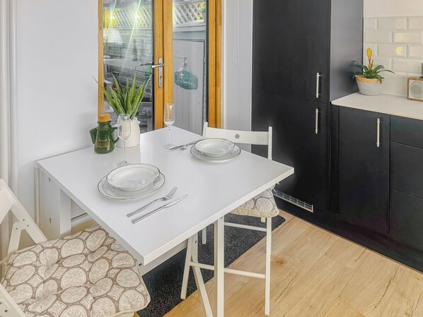 Dining - 3 bedroom accommodation in Nairn (Nairn)