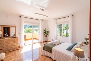 4 Schlafzimmer, Bügeleisen/Bügelbrett, kostenloses WLAN, Bettwäsche