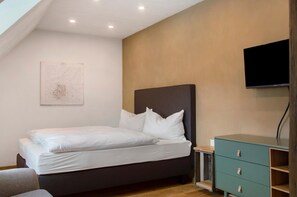 WiFi, bed sheets, wheelchair access