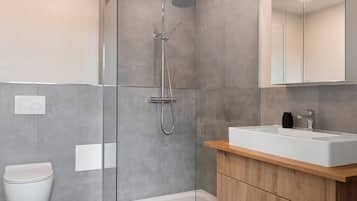 Dusche, Haartrockner, Handtücher