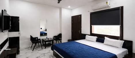 Chambre Double Deluxe | Ameublement personnalisé, espace de travail pour ordinateur portable