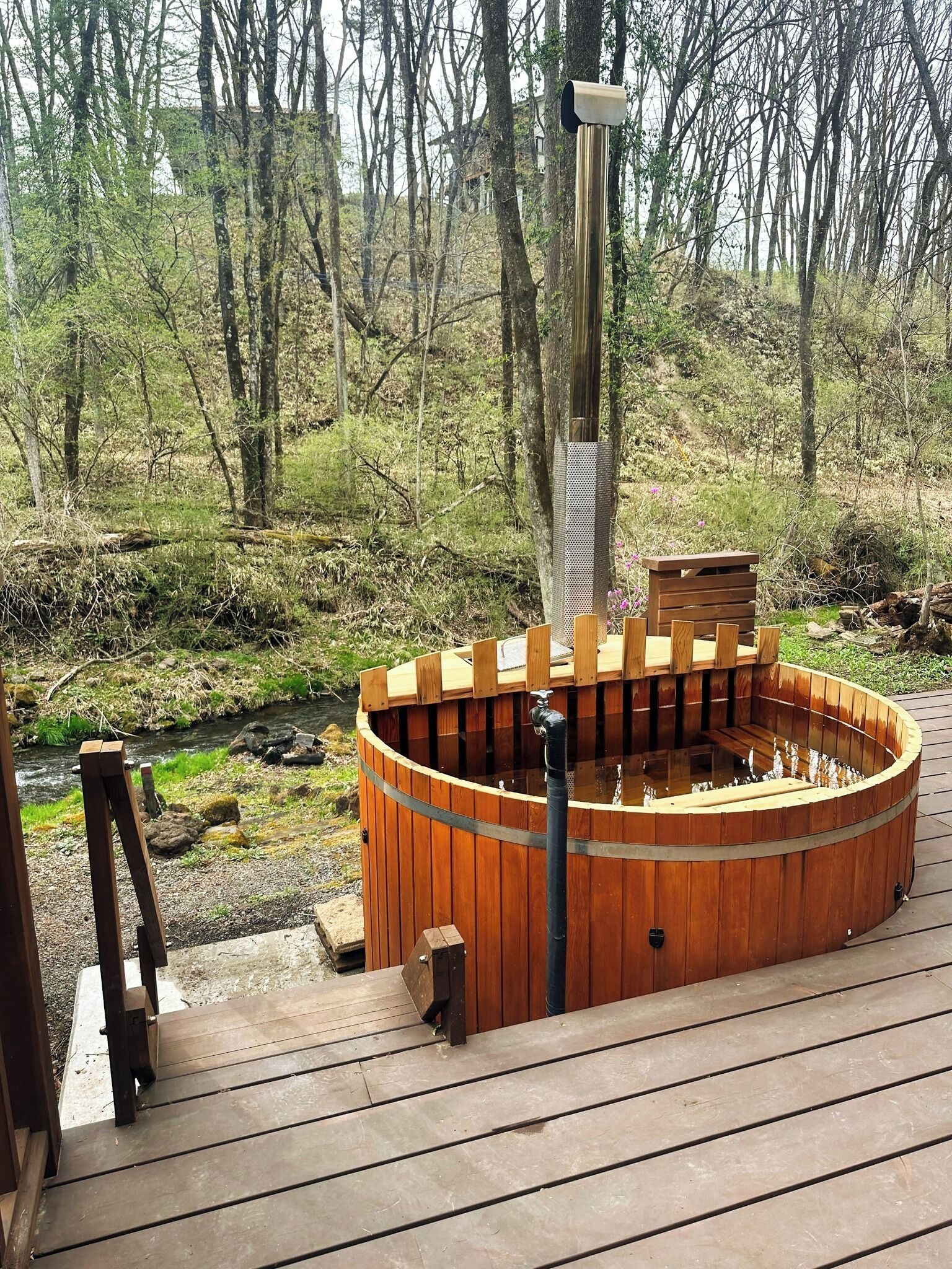 Outdoor spa tub
