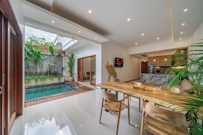 Superior Villa, Pool View | Dining - Sundaze Villas - Cozy Stay in Canggu (Kerobokan)