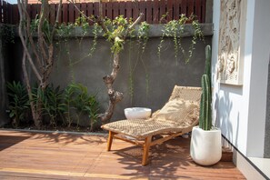 Villa Classic, vista piscina | Terrazza/patio