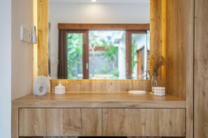 Vila superior, vista para a piscina | Parte interna