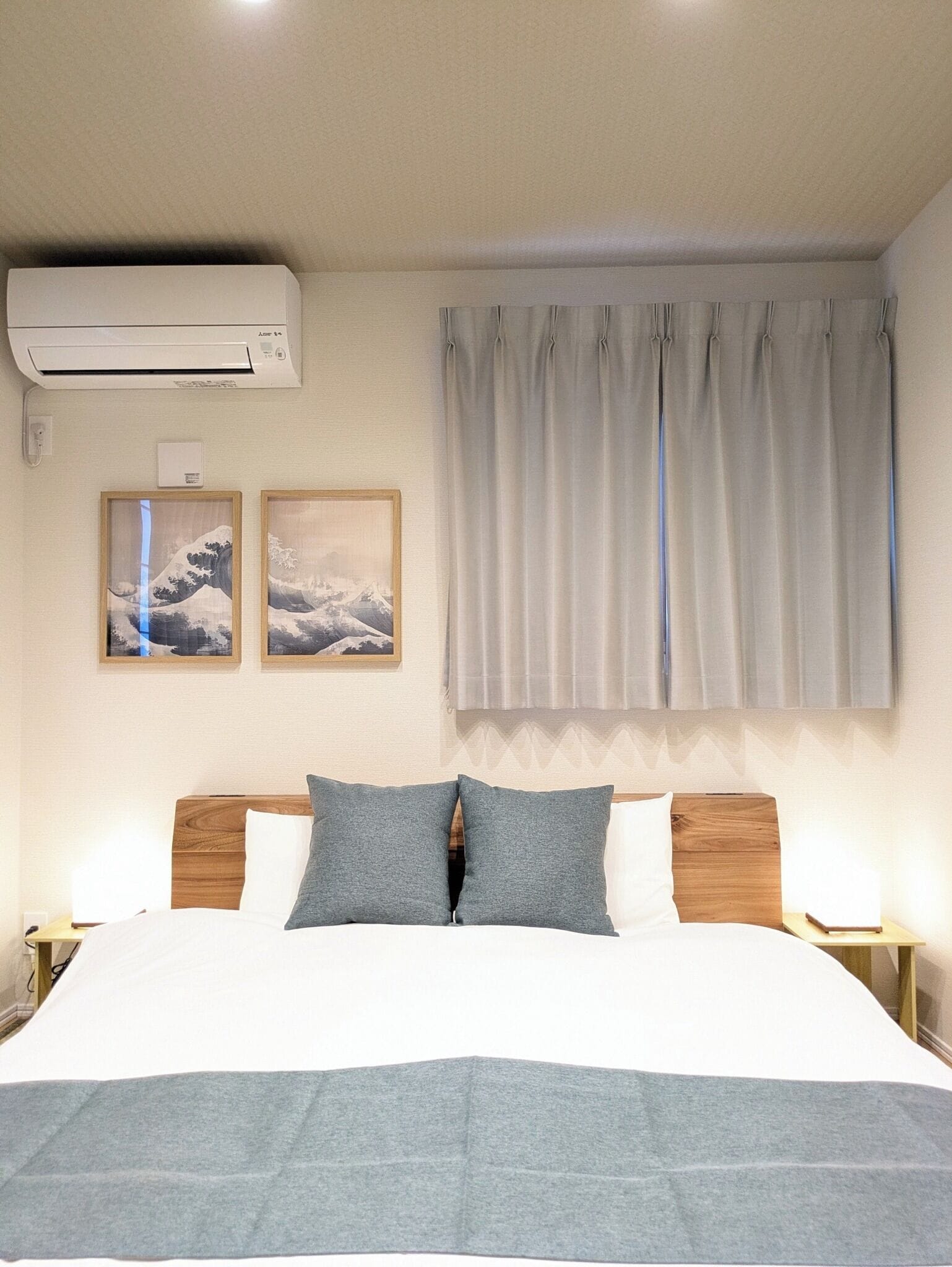 Iron/ironing board, free WiFi, bed sheets
