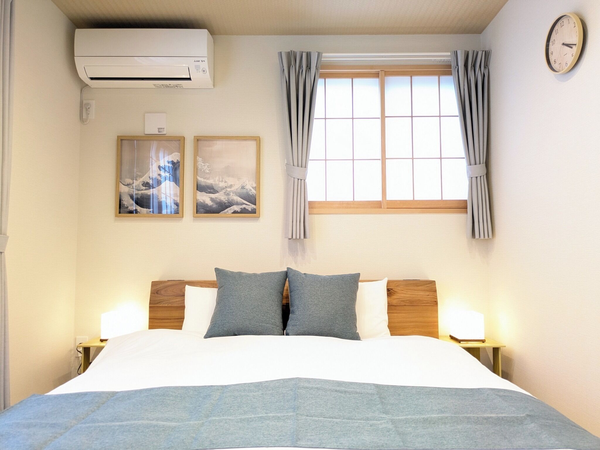 Iron/ironing board, free WiFi, bed sheets