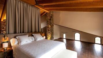 Suite, Balcony, Mountain View | In-room safe, blackout drapes, soundproofing, iron/ironing board