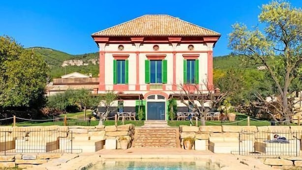 A large building with a swimming pool in front. - Hotel Montrubí 1771 (Font-Rubi)