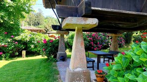 Outdoor dining - La Casa De Torre—Charming House with Pool in Ribadesella (Bones)