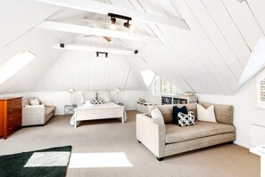 Living area - Mishika Retreat and Lodge (Wānaka)