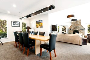 Dining - Mishika Retreat and Lodge (Wānaka)