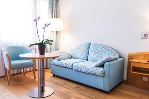 Superior Double Room, Balcony, Pool View | Living area - Hotel & Spa Cacciatori (Cademario)