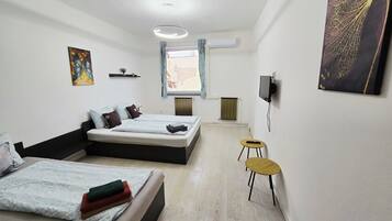 Kamar, kamar mandi pribadi, pemandangan halaman | Wi-Fi gratis dan seprai linen