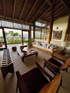 Living area - Vrbo Property (São Sebastião)