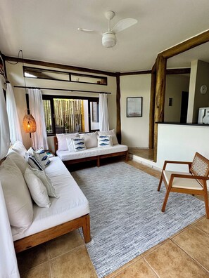 Living area - Vrbo Property (São Sebastião)