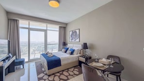 Iron/ironing board, WiFi, bed sheets - Beautifully Furnished Studio for a Perfect Getaway (Dubai)