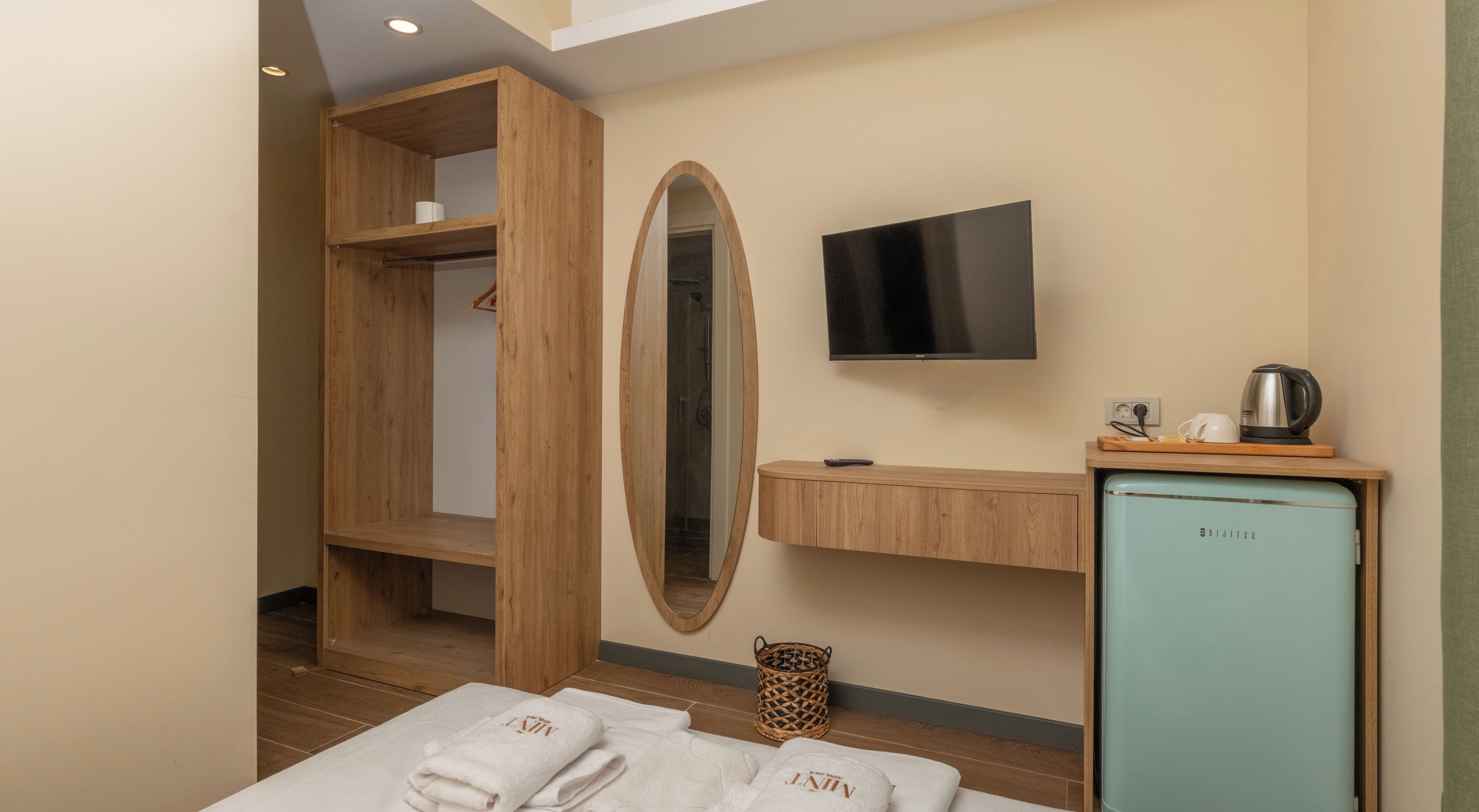 Economy Room, Garden View