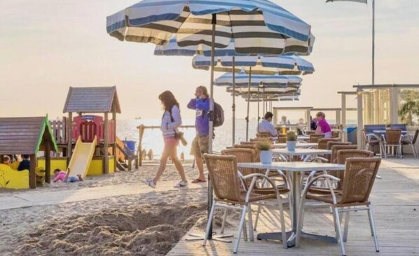 A beachside restaurant with outdoor seating and umbrellas. - Lovely Apartment Wassenaar 6P (Wassenaar)