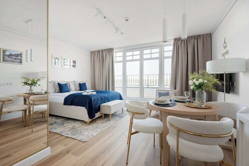 Eleganckie Studio Blisko Tezni Solankowych z Balkonem i Klimatyzacja by Renters Prestige