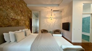 Room - Spacious Historic Lisbon Flat  near Cais do Sodré (Lisbon)