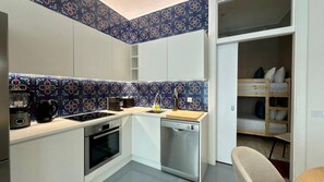 Private kitchen - Spacious Historic Lisbon Flat  near Cais do Sodré (Lisbon)