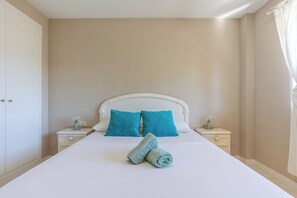 Room - Sunny Apt Brisamarina - Pool, Parking, Walk to Arenal Beach (Badia de Xàbia)