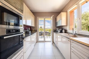 Refrigerador, microondas, horno y lavavajillas 