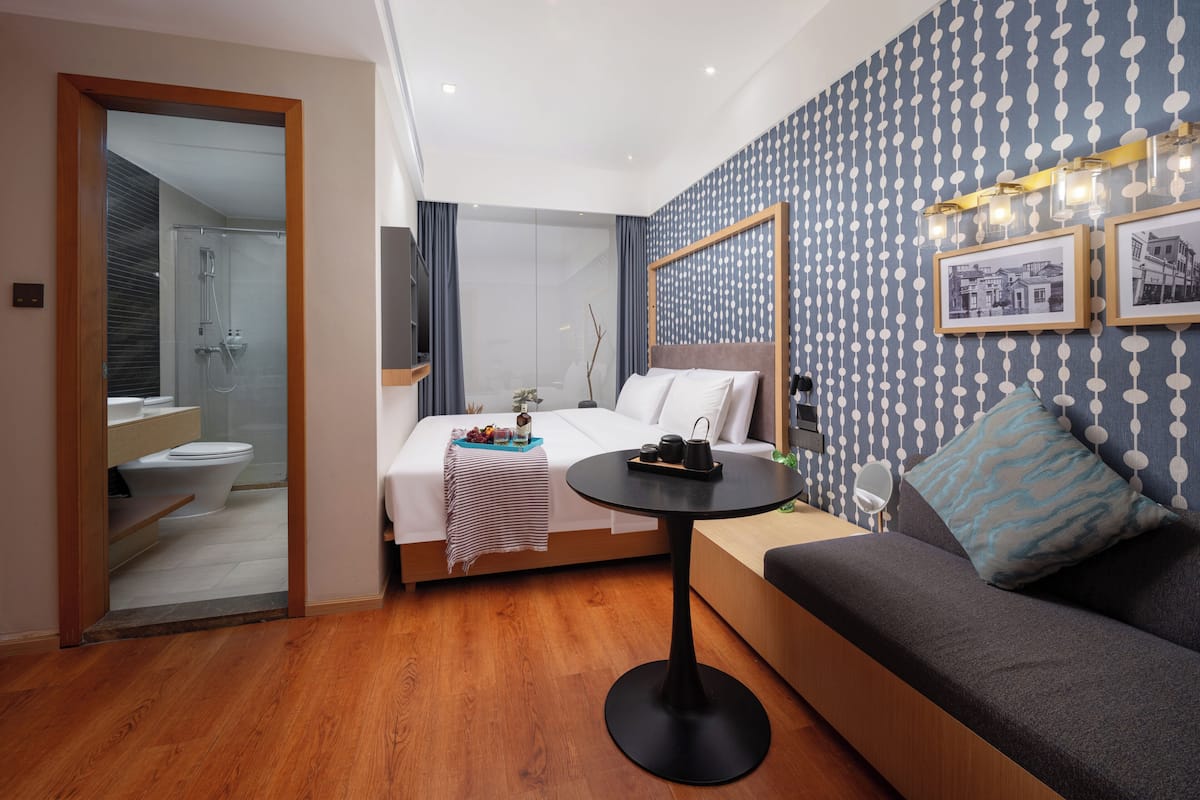 Comfort Double Room | In-room safe, iron/ironing board, free WiFi