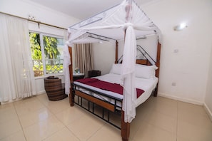 Chambre Standard double, vue sur le jardin | Rideaux dâobscurcissement, fer et planche Ă repasser