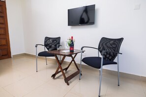 Phòng đơn Deluxe, quang cảnh hồ | Khu ăn uống