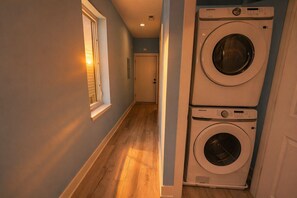 Interior - Stylish Cozy 3BR Retreat Near Pilsen with Free Parking (Chicago)